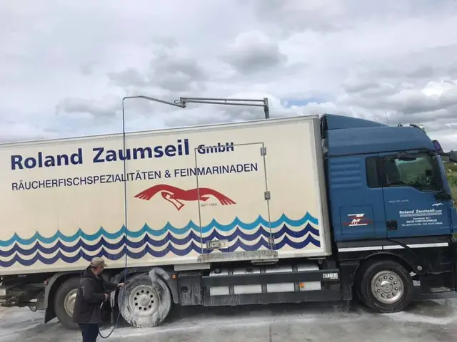 Camion frigorific, spălat complet