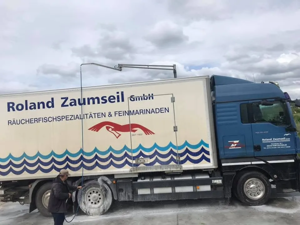 Camion frigorific spălat