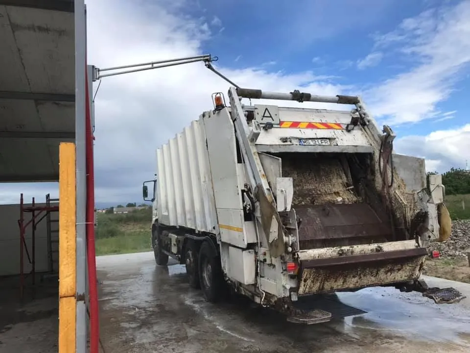 Camion de salubritate la spălat